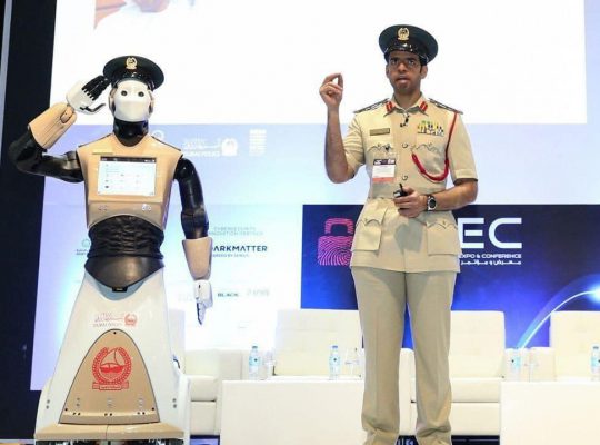 استفاده از ربات پلیس در دبی