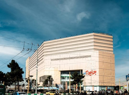 بزرگ‌ترین نمایشگاه دائمی لوستر ایران در بازار بزرگ جهیزیه ایران